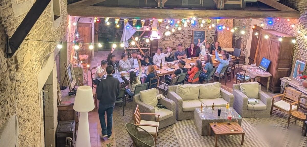 Une bande d'amis réunie au domaine