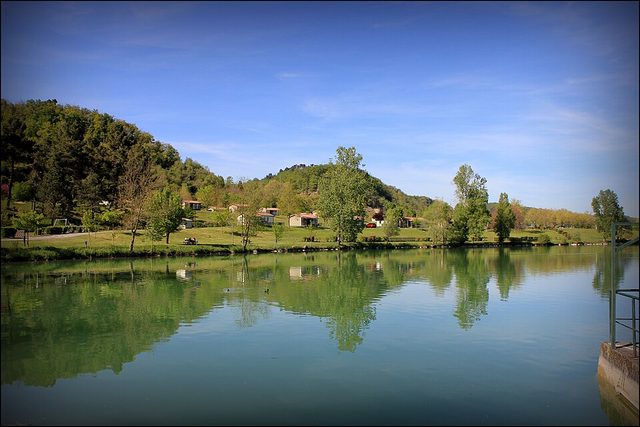 Le lac de Champos et ses reflets
